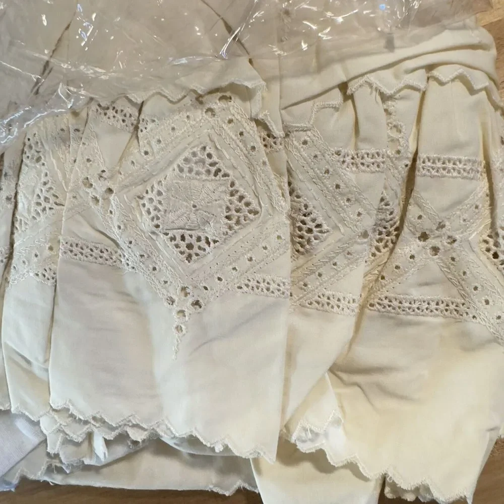 Court Of Versailles Cannon Royal KING‎ Ivory Embroidered Bed Skirt NOS